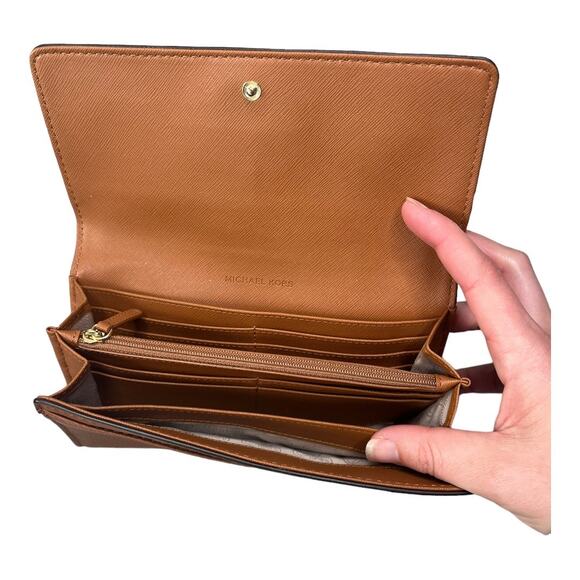 Michael Kors Fulton Carryall brown pebble leather flap snap closure wallet - Picture 6 of 10